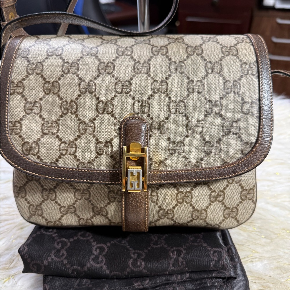 Gucci GG Supreme shoulder bag Brown with Duster